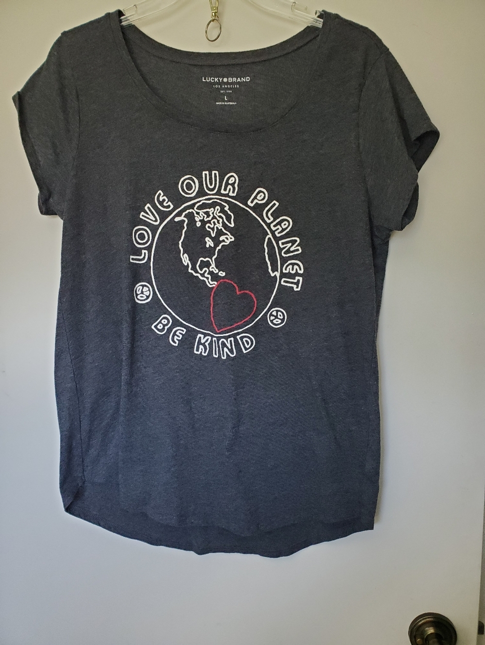 Lucky Brand Womans T-Shirt "Love Our Planet Be Kind" Spellout Gray L Y2K Boho
